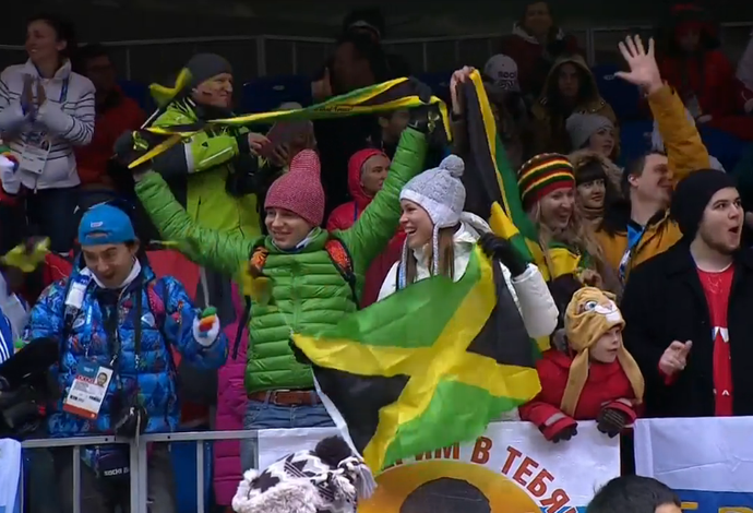 Torcedores vibram demais com a participação jamaicana no bobsled (Foto: Reprodução / SporTV)