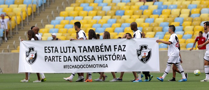 Vasco faixa racismo tinga (Foto: Rafael Moraes/Agência O Globo)