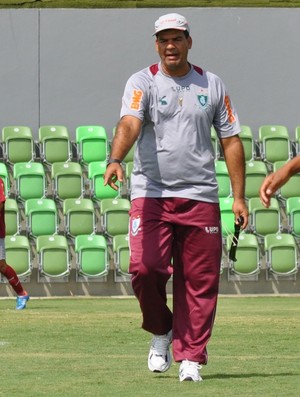 Moacir Júnior orienta Elvis e Diogo (Foto: Assessoria AFC/Carlos Cruz)