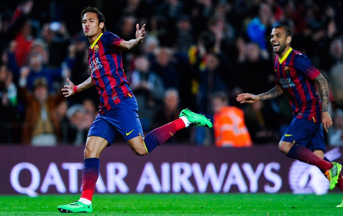 Neymar e Daniel Alves comemoram, Barcelona x Rayo Vallecano (Foto: Getty Images)