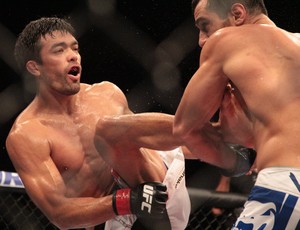 Lyoto Machida Gegard Mousasi UFC Jaraguá do Sul (Foto: Rodrigo Malinverni)