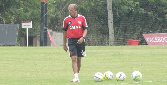 Jayme comanda treino no Ninho (Foto: Cahê Mota/GloboEsporte.com)