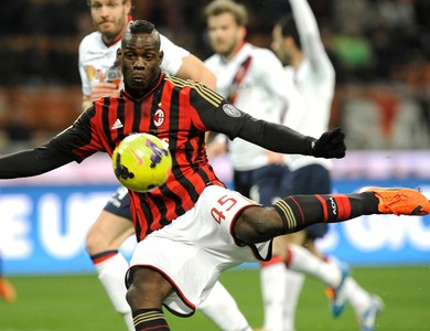 Balotelli Milan x Bologna  (Foto: Reuters)