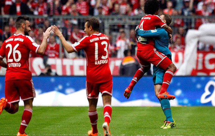 Dante rafinha bayern de munique gol Freiburg (Foto: Agência Reuters)