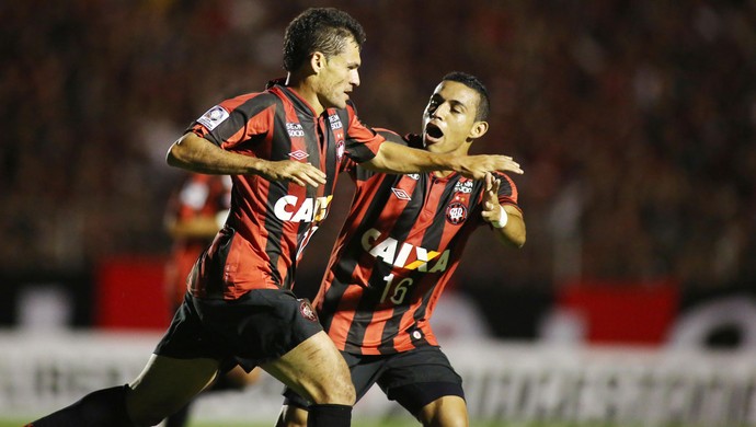 Paulinho Dias comemora, Atlético-PR x The Strongest (Foto: Getty Images)