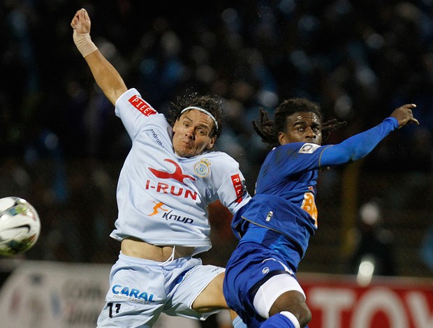 Tinga e Ramon Rodriguez, Real Garcilaso x Cruzeiro (Foto: AP)