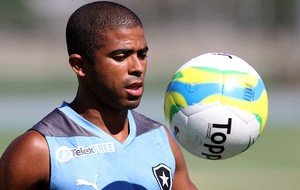 Junior Cesar no treino do Botafogo (Foto: Vitor Silva / SS Press)