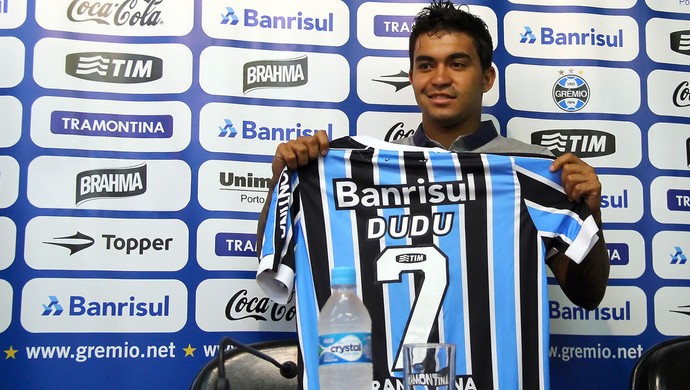 Dudu é apresentado pelo Grêmio (Foto: Lucas Uebel/Divulgação, Grêmio)