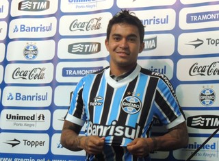 Dudu é apresentado pelo Grêmio (Foto: Paula Menezes/GLOBOESPORTE.COM)