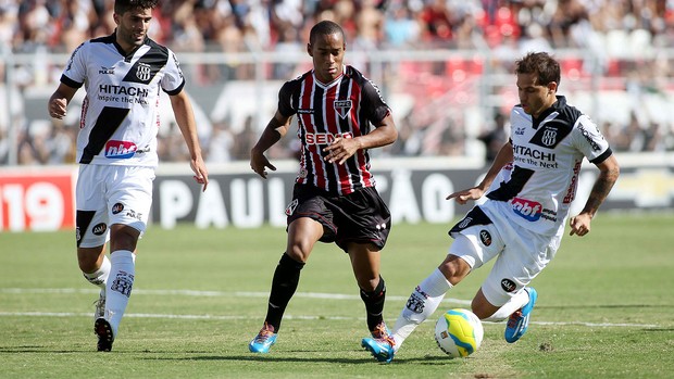 Ademilson são paulo e ponte preta (Foto: Paulo Fonseca / Agência Estado)