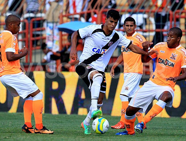 Danilo vasco e NOva Iguacu (Foto: Marcelo Sadio / Vasco.com.br)