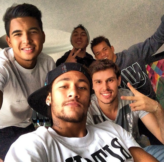 Neymar e os amigos em Barcelona (Foto: Reprodução/Instagram)