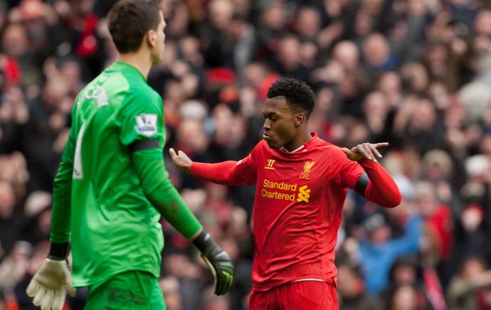 Sturridge comemora, Liverpool x Arsenal (Foto: AP)