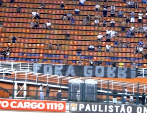 faixa protesto Corinthians Fora Gobbi jogo (Foto: Rodrigo Faber)