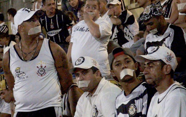 protesto torcida Corinthians jogo (Foto: Cassio Barco)