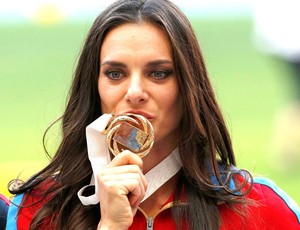 Isinbayeva medalha de ouro Mundial Moscou (Foto: Agência Reuters)