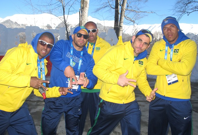 Atletas de Bobsled imitando rappers (Foto: Amanda kestelman)