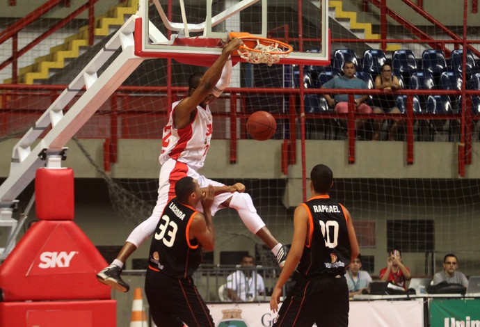 Devon Basquete Cearense Goiânia (Foto: LC Moreira/Divulgação)