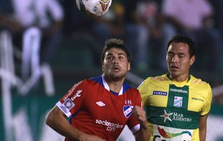 Gualberto Mujica e Rafael Garcia, Oriente Petrolero x Nacional  (Foto: AP)