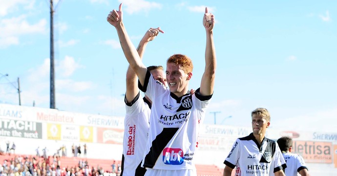 ferrugem ponte preta x corinthians (Foto: Marcos Ribolli)