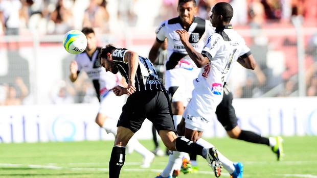 uendel PONTE PRETA X CORINTHIAS (Foto: Marcos Ribolli)