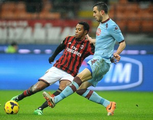 Robinho e Maksimovic Milan x Torino (Foto: EFE)