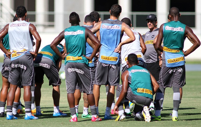 Eduardo Hungaro no treino do Botafogo (Foto: Vitor Silva / SS Press)