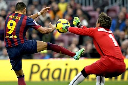 Alexis Sanchez jogo Barcelona e Valencia (Foto: AFP)