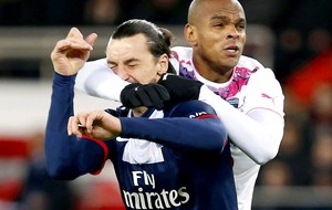 Ibrahimovic jogo PSG e Bordeaux (Foto: EFE)