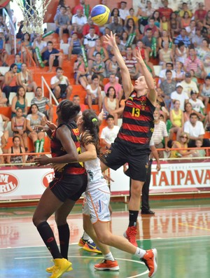 basquete LBF Sport Recife x Americana (Foto: Sanderson Barbarini / Divulgação)