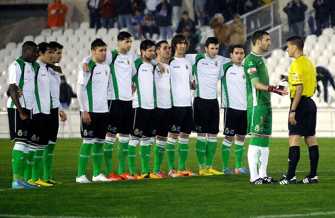 protesto jogo Real Sociedad e Racing  (Foto: AFP)