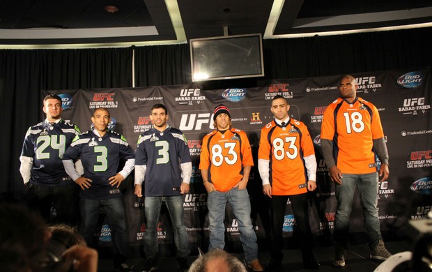 MMA - UFC encaradas Media Day - Lutadores Camisas Superbowl (Foto: Adriano Albuquerque)