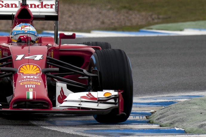 Fernando Alonso no quarto dia de testes da Fórmula 1 em Jerez de la Frontera (Foto: AFP)