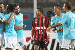 Carlos Lobaton gol Atlético-PR e Sporting Cristal pré-libertadores (Foto: EFE)