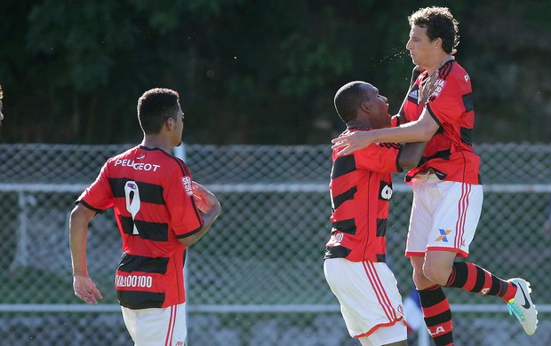 Samir comemoração Flamengo contra Friburguense (Foto: Marcelo Theobald / Agência O Globo)