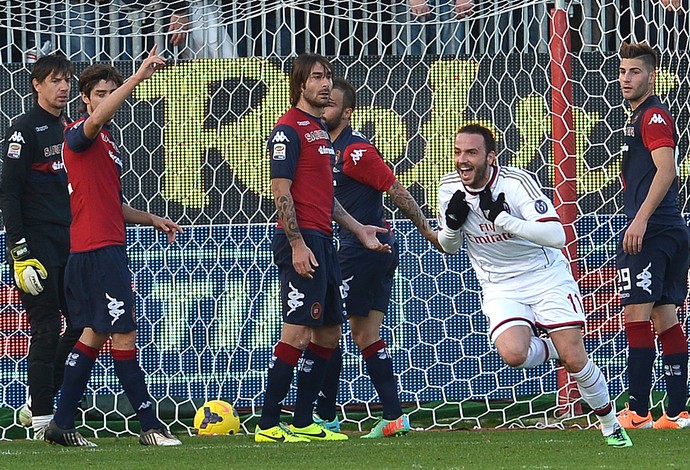 Pazzini comemora, Cagliari x Milan (Foto: AFP)