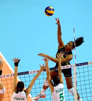 vôlei Fernanda Garay fenerbahçe (Foto: Reprodução / Facebook)