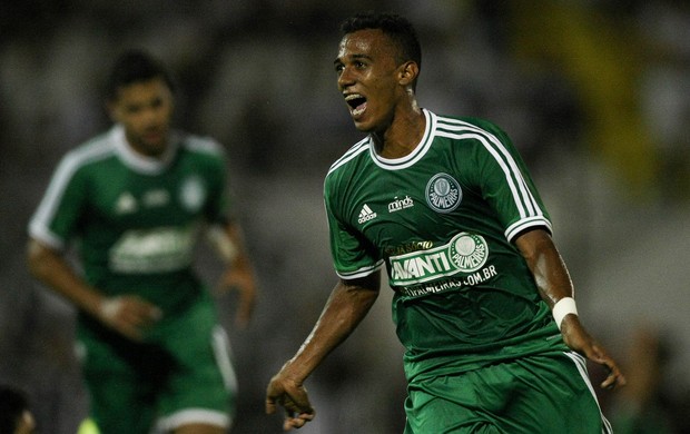 Juninho comemora, Comercial x Palmeiras (Foto: Cesar Greco/Agência Estado)