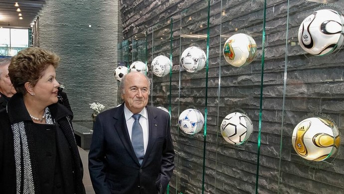 Dilma com Blatter na Suíça (Foto: Reprodução/Blog do Planalto)