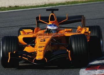 Kimi Raikkonen pilota McLaren laranja em 2006. Equipe adotou a cor provisoriamente durante testes da pré-temporada (Foto: Getty Images)