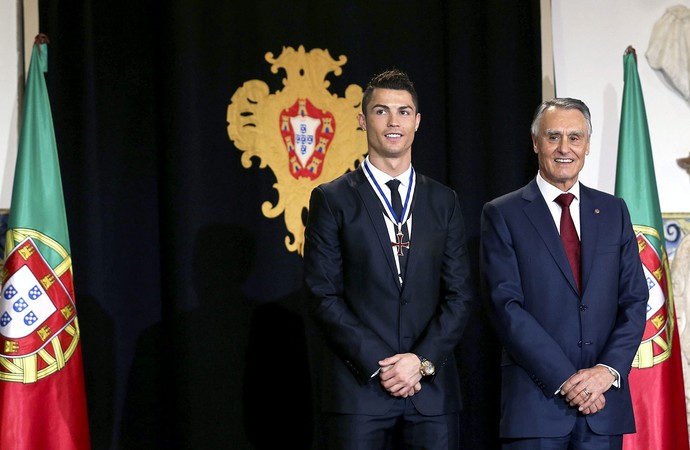 Cristiano Ronaldo recebe condecoração de Portugal (Foto: EFE)