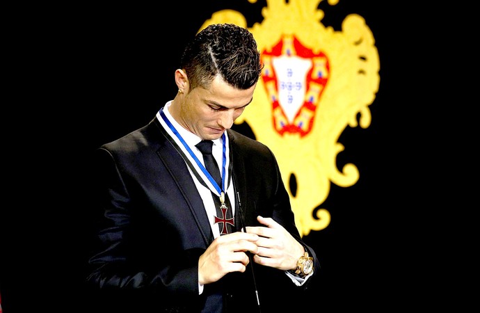 Cristiano Ronaldo recebe condecoração de Portugal (Foto: EFE)