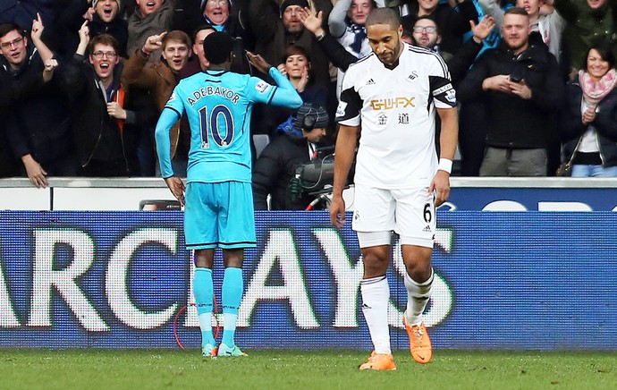 adebayor SWANSEA x TOTTENHAM (Foto: AFP)