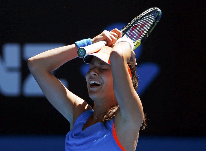 Ana Ivanovic vence Serena Williams por 2 sets a 1 no Aberto da Austrália (Foto: Reuters)