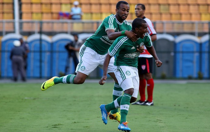 Mazinho gol Palmeiras x Linense (Foto: Luis Moura / Agência Estado)