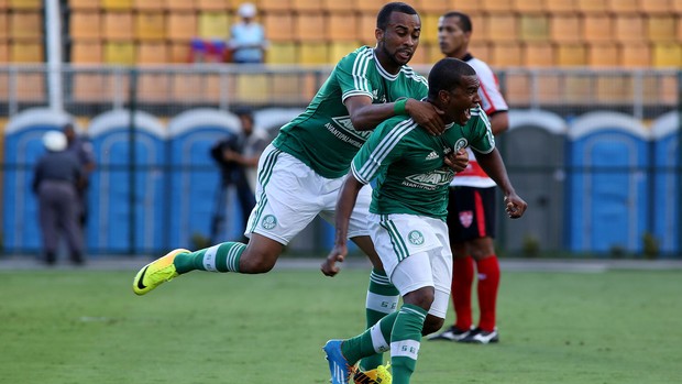 Mazinho gol Palmeiras x Linense (Foto: Luis Moura / Agência Estado)