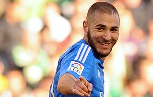 benzema real madrid x betis (Foto: AFP)