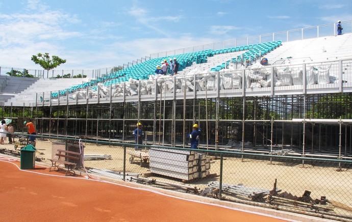 Obras da quadra central do Rio Open (Foto: Matheus Tibúrcio)