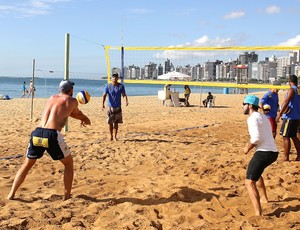 Alison e Bruno Schmidt treinam na Praia da Costa, em Vila Velha (Foto: Divulgação/Everton Nunes/COES)