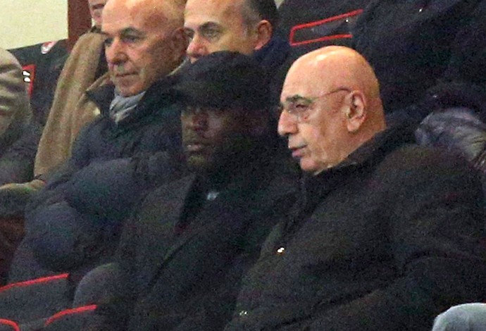 Seedorf e Galliani jogo Milan (Foto: EFE)